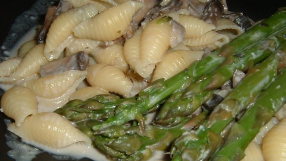 Pasta Shells with Portobello Mushrooms and Asparagus in Boursin Sauce