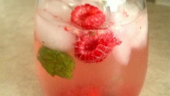 Fresh Raspberry Mojito 