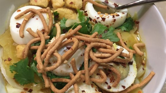 Burmese Chicken-Coconut Soup (Ohn No Kyawswe)