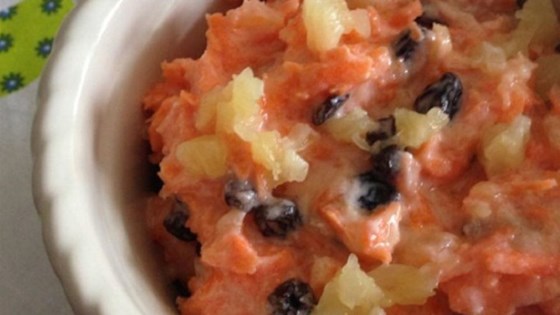 Wabbit-Approved Carrot Raisin Salad